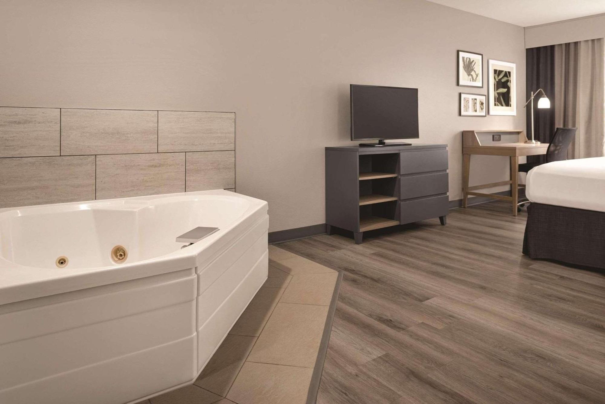 Country Inn & Suites By Radisson, Waterloo, Ia Extérieur photo