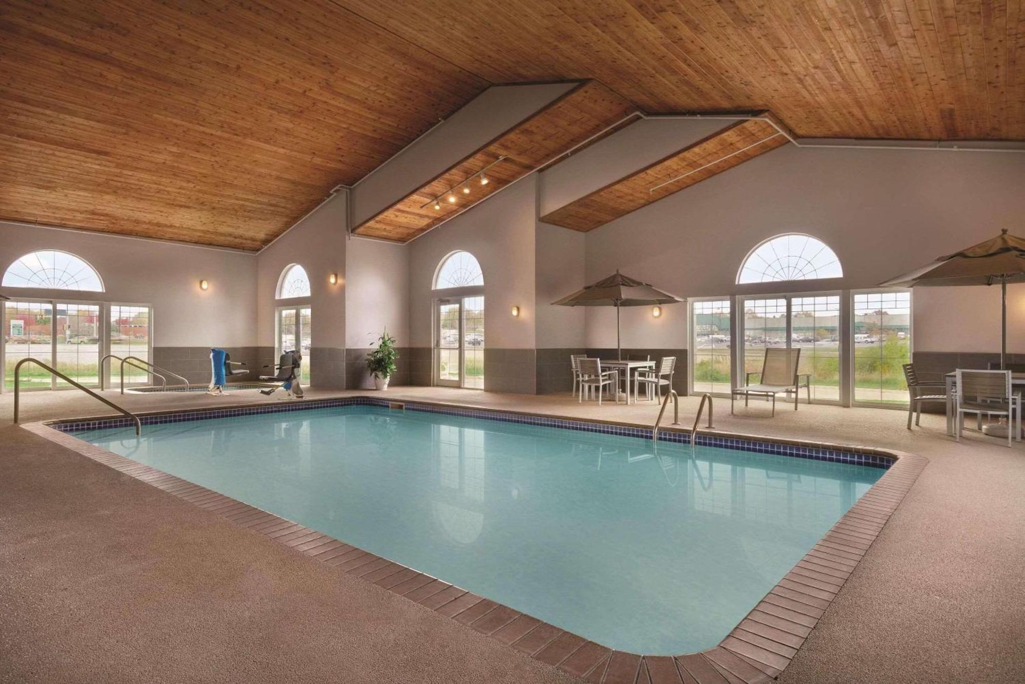 Country Inn & Suites By Radisson, Waterloo, Ia Extérieur photo